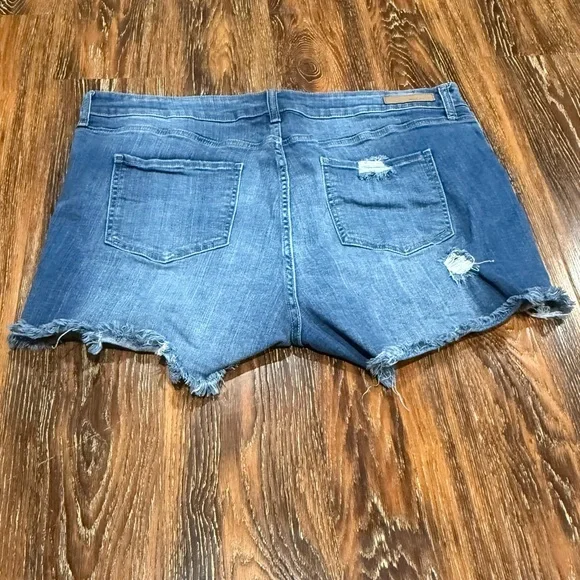 Women’s Size 24 Plus Ms Cello Blue Distressed Denim Jean Shorts Stretch Shortie - Picture 2 of 7